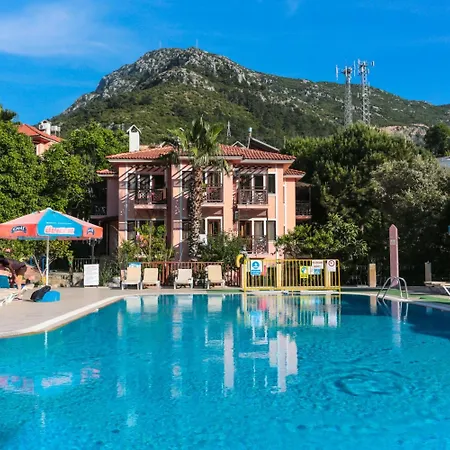 Hotel Club Pink Palace 3*