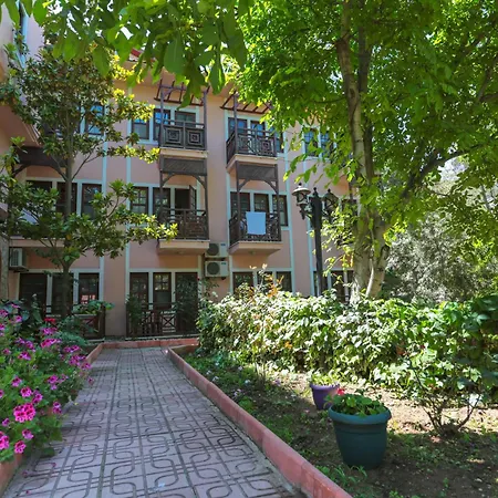 Club Pink Palace 3* Ölüdeniz