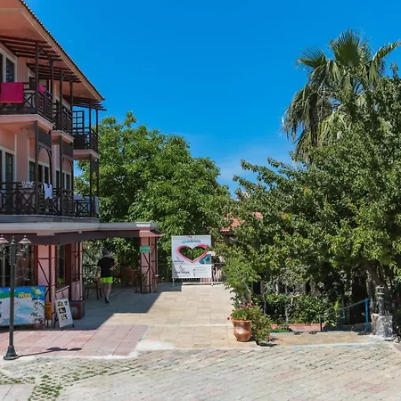 Hotel Club Pink Palace