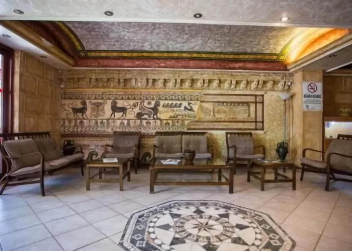 מלון Club Pink Palace