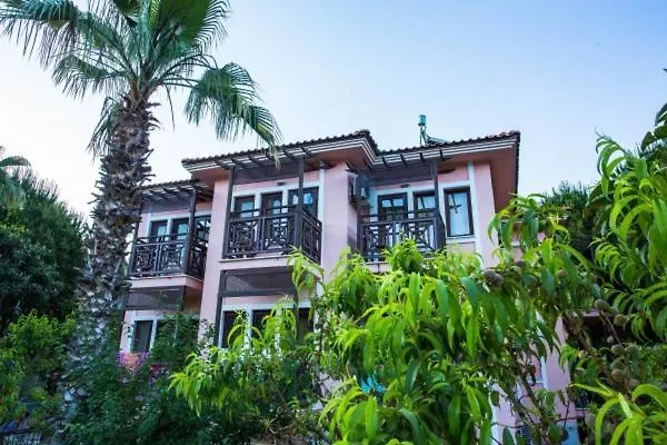 מלון Club Pink Palace 3*