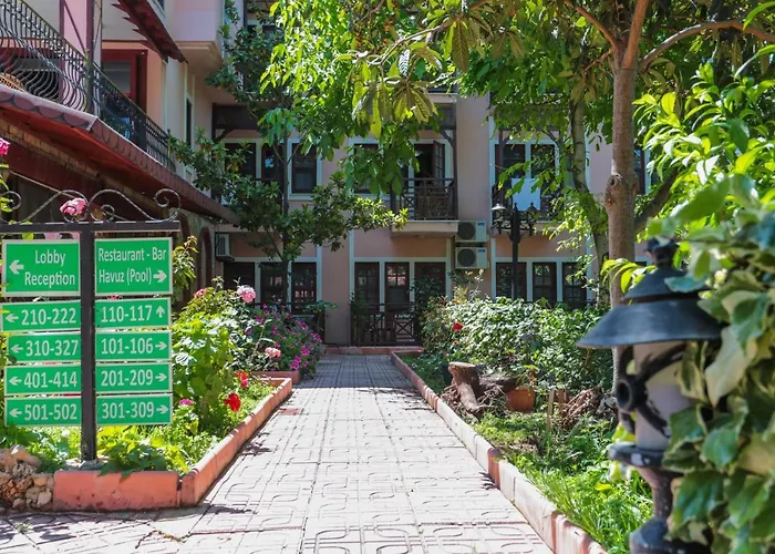 Club Pink Palace מלון אולודניץ