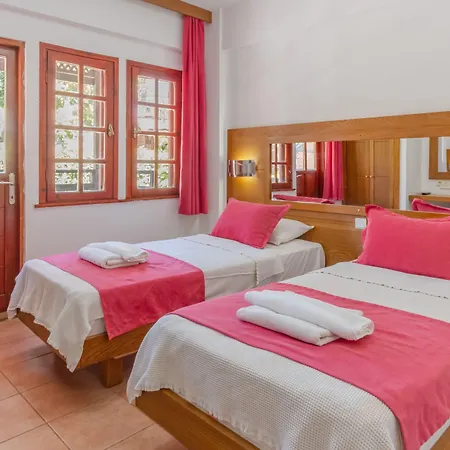 Club Pink Palace Hotell 3*