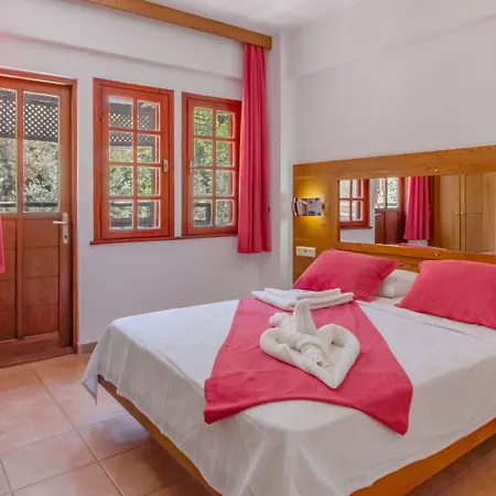 Club Pink Palace Öludeniz