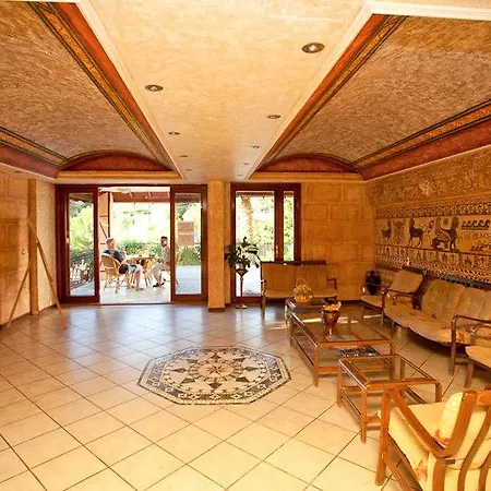Hotel Club Pink Palace 3*