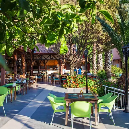 Hotel Club Pink Palace 3*