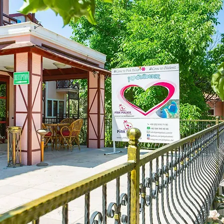 Club Pink Palace 3* Öludeniz