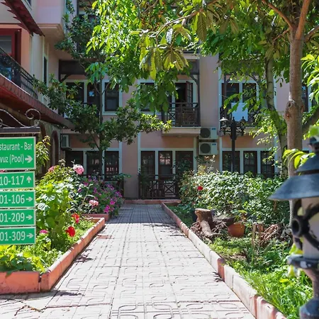 Club Pink Palace Hotel Ölüdeniz