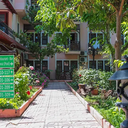 Club Pink Palace Hotel Ölüdeniz