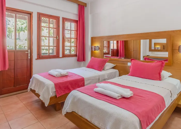 Club Pink Palace Hotell 3*