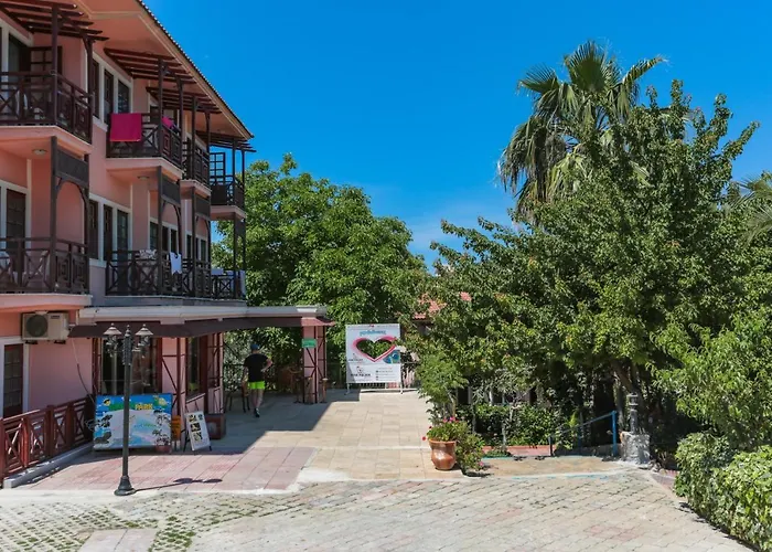 Hotell Club Pink Palace