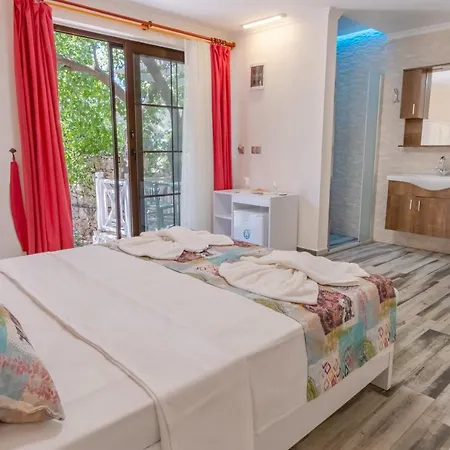 Hotel Club Pink Palace 3*