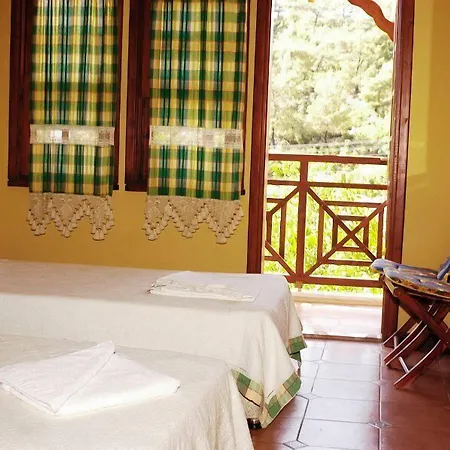 Hotel Club Pink Palace