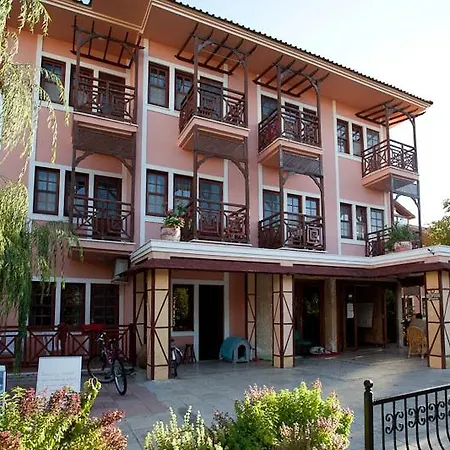 Club Pink Palace Hotel 3*