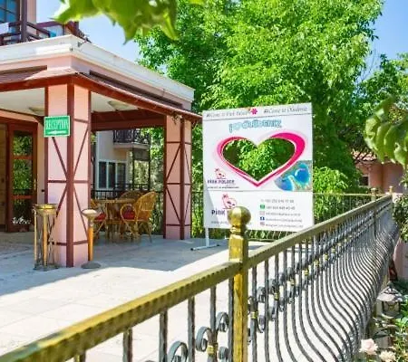 Club Pink Palace 3* Oludeniz