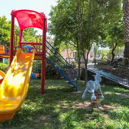 Club Pink Palace 3* オルデニズ