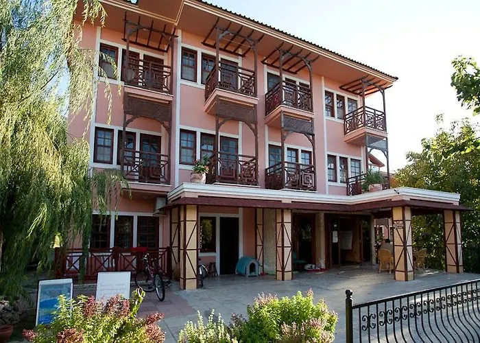 Club Pink Palace Hotel 3*
