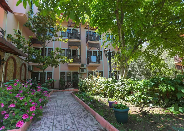 Club Pink Palace 3* Oludeniz